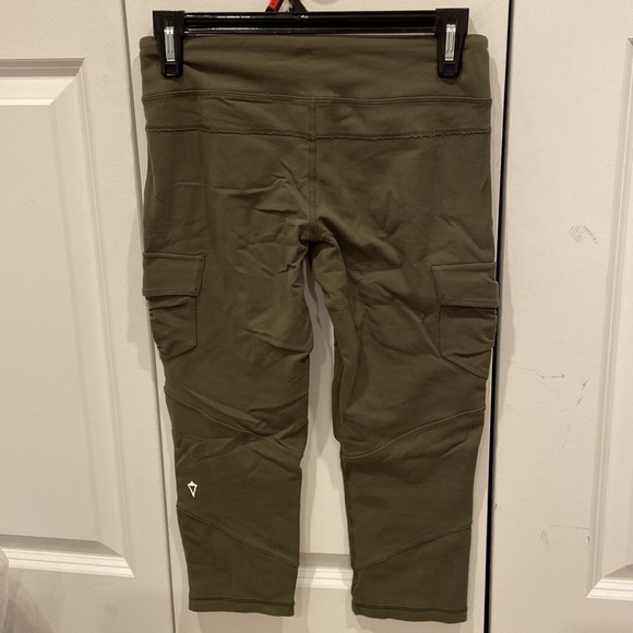 Ivivva Khaki/Olive Green Cropped Exercise Pants with Pockets - Picture 4 of 8